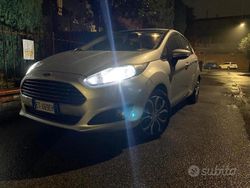 Grigio Usata 2013 Ford Fiesta Tre volumi | 6500 € (Buon prezzo)