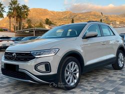 Beige Usata 2022 VW T-Roc Life SUV | 22.900 € (Buon prezzo)