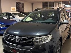 Nero Usata 2017 Dacia Sandero Stepway Tre volumi | 7990 € (Buon prezzo)