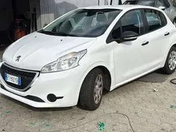 Other Usata 2015 Peugeot 208 Active Due volumi | 3300 € (Super prezzo)