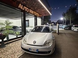 Argento Usata 2008 Renault Laguna III Initiale Tre volumi | 2500 € (Buon prezzo)