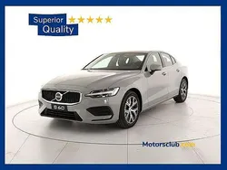 Argento Nuova 2025 Volvo S60 Core Tre volumi | 39.933 € (Buon prezzo)