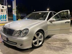 Usata 2004 Mercedes C220 Avantgarde Tre volumi | 6700 € (Molto cara)