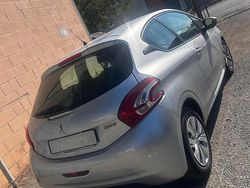 Argento Usata 2013 Peugeot 208 Access Due volumi | 4100 € (Buon prezzo)