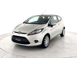 Grigio Usata 2011 Ford Fiesta Titanium Tre volumi | 5900 € (Buon prezzo)