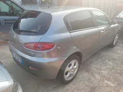 Grigio Usata 2006 Alfa Romeo 147 Distinctive Due volumi | 1200 € (Buon prezzo)