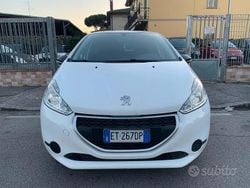 Bianco Usata 2014 Peugeot 208 Active Due volumi | 7500 € (Buon prezzo)