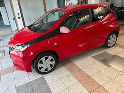 Rosso Usata 2015 Toyota Aygo Cool Due volumi | 5900 € (Ottimo prezzo)