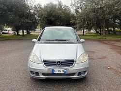 Argento Usata 2005 Mercedes A180 Elegance Tre volumi | 990 € (Buon prezzo)