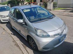 Grigio Usata 2011 Toyota Aygo Connect Style Due volumi | 4800 € (Buon prezzo)
