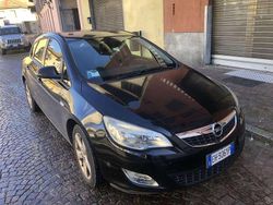 Usata 2011 Opel Astra Cosmo Tre volumi | 4000 € (Buon prezzo)