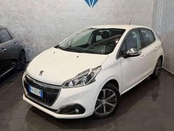 Bianco Usata 2017 Peugeot 208 Allure Due volumi | 7500 € (Buon prezzo)