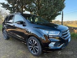 Nero Usata 2018 Ford Kuga ST-Line SUV | 14.990 € (Cara)