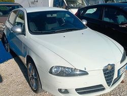 Bianco Usata 2009 Alfa Romeo 147 Progression Due volumi | 2200 € (Buon prezzo)