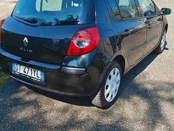 Usata 2009 Renault Clio II Tre volumi | 2500 €