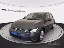 Grigio urano Usata 2021 VW Golf VIII Life Tre volumi | 18.600 € (Ottimo prezzo)