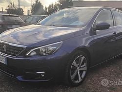 Blu Usata 2017 Peugeot 308 Active Tre volumi | 8900 € (Buon prezzo)