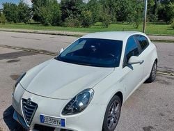 Usata 2014 Alfa Romeo Giulietta Tre volumi | 3300 € (Super prezzo)