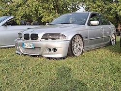 Usata 2000 BMW 320 Efficient Dynamics Tre volumi | 6000 € (Cara)