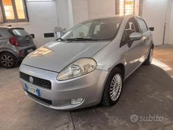 Grigio Usata 2009 Fiat Grande Punto Due volumi | 2200 € (Buon prezzo)