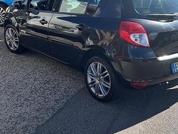 Usata 2011 Renault Clio II | 3500 € (Cara)