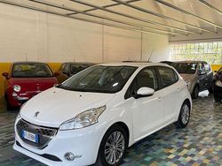 Bianco Usata 2016 Peugeot 208 Due volumi | 6900 € (Buon prezzo)