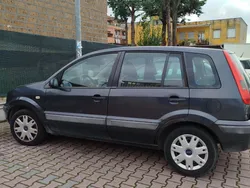 Usata 2006 Ford Fusion Tre volumi | 600 € (Super prezzo)