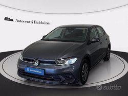Smoky grey metalizzato Usata 2023 VW Polo Life Tre volumi | 17.700 € (Buon prezzo)