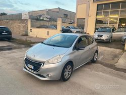 Grigio Usata 2012 Peugeot 208 Due volumi | 4800 € (Buon prezzo)