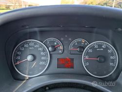 Grigio Usata 2010 Fiat Punto Tre volumi | 2500 € (Buon prezzo)