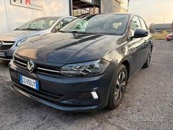 Grigio Usata 2021 VW Polo Comfortline Tre volumi | 12.300 € (Buon prezzo)