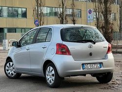 Usata 2007 Toyota Yaris Due volumi | 4200 € (Cara)