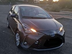 Grigio Usata 2018 Toyota Yaris Hybrid Active Tre volumi | 11.700 €