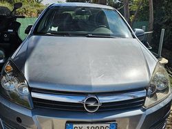 Usata 2005 Opel Astra Tre volumi | 1300 € (Buon prezzo)