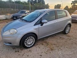 Grigio Usata 2009 Fiat Grande Punto Dynamic Due volumi | 2500 € (Buon prezzo)