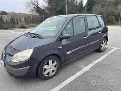 Nero Usata 2005 Renault Scénic Monovolume | 900 €