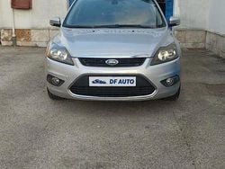 Grigio Usata 2010 Ford Focus Tre volumi | 2750 € (Buon prezzo)