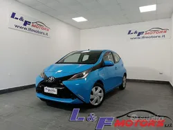 Blu Usata 2015 Toyota Aygo X-wave Due volumi | 6800 € (Buon prezzo)