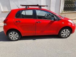Rosso Usata 2009 Toyota Yaris Tre volumi | 3500 € (Buon prezzo)