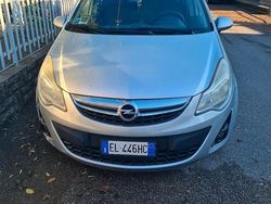Grigio Usata 2012 Opel Corsa Tre volumi | 3790 € (Buon prezzo)