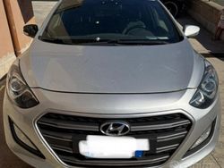 Grigio Usata 2016 Hyundai i30 Tre volumi | 6999 € (Buon prezzo)