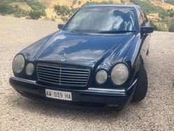 Usata 1998 Mercedes E250 Elegance Tre volumi | 3900 €