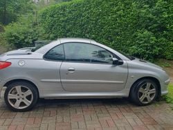 Usata 2005 Peugeot 206 CC Cabrio | 2500 € (Molto cara)