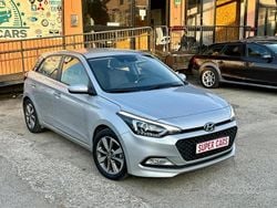 Grigio Usata 2016 Hyundai i20 Comfort Tre volumi | 5990 € (Buon prezzo)