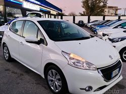 Bianco Usata 2013 Peugeot 208 Due volumi | 5900 € (Ottimo prezzo)