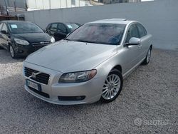 Beige Usata 2007 Volvo S80 Executive Tre volumi | 3299 €