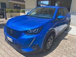 Blu/azzurro Usata 2020 Peugeot e-2008 Active SUV | 15.000 € (Buon prezzo)