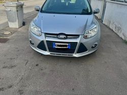Grigio Usata 2013 Ford Focus Tre volumi | 5000 € (Buon prezzo)