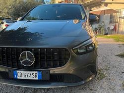 Grigio Usata 2021 Mercedes B180 Monovolume | 27.500 € (Molto cara)