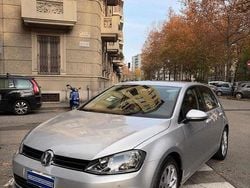 Grigio metallizzato Usata 2015 VW Golf VII Highline Tre volumi | 11.900 € (Buon prezzo)